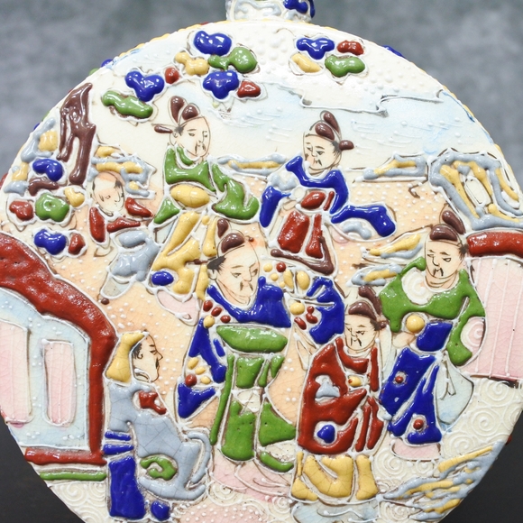 Antique Japanese Moriage Satsuma Figural Moon Flask Vase - Picture 8 of 11